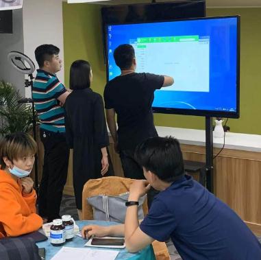 华耀科技65寸案例