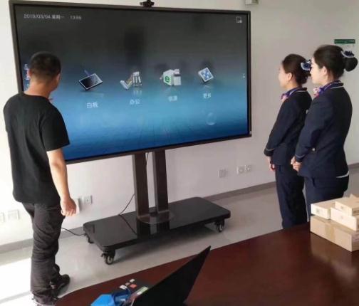 联通公司86寸案例