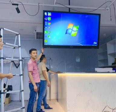 白马服饰公司75寸案例