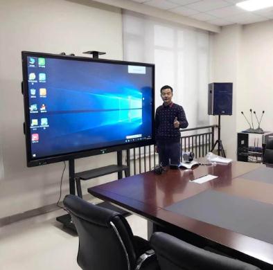 四方集团会议室86寸案例