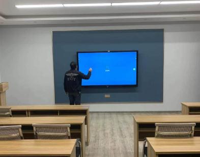 安徽职业技术学院75寸案例