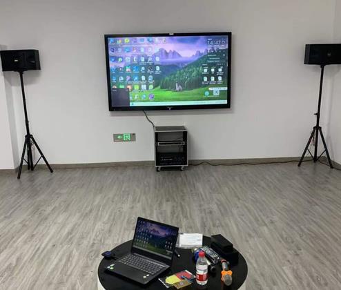 六安顶天集团86寸案例