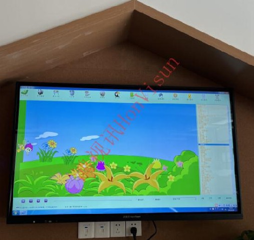 幼儿园安装55寸教学一体机