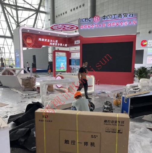 中国工商银行展厅55寸触控一体机
